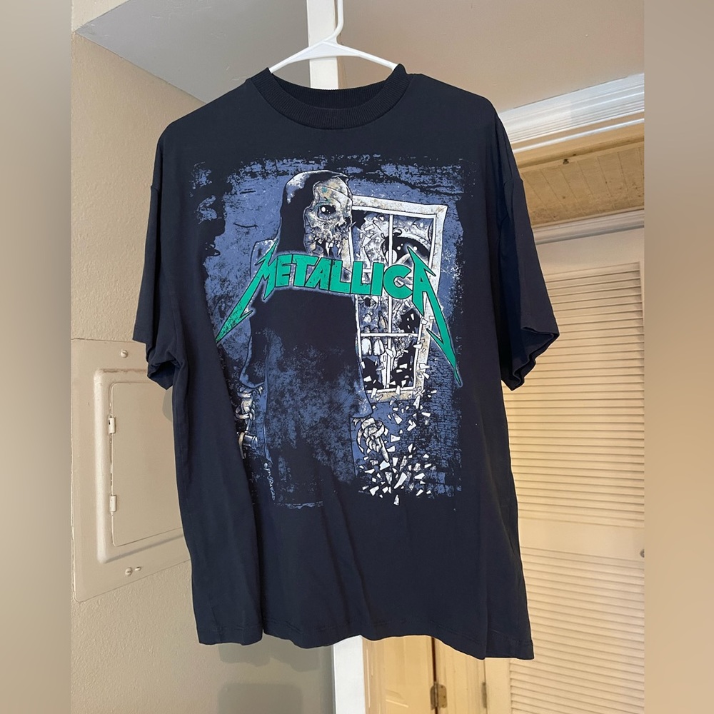 *NWOT* Divided Metallica graphic tee